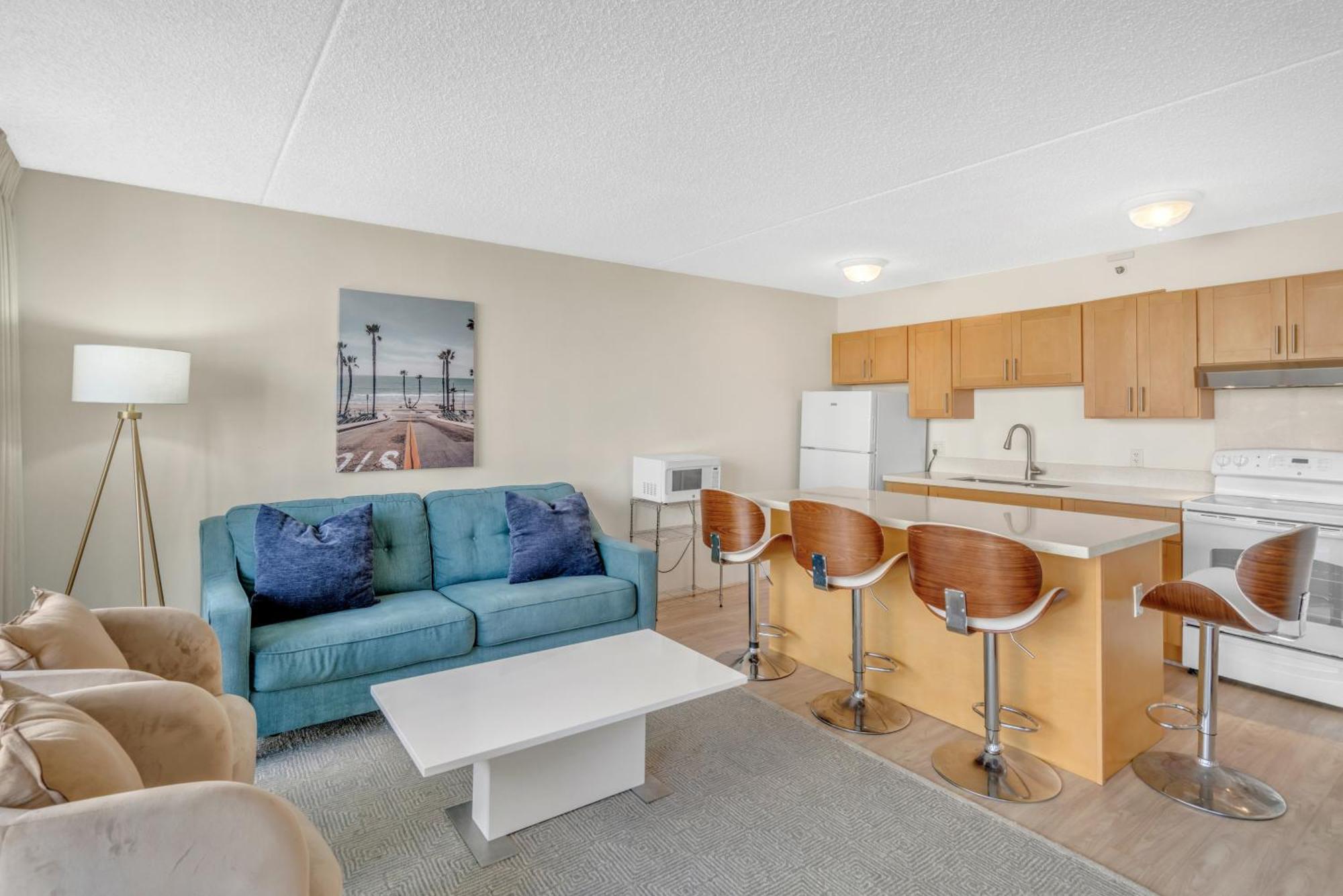 Poolside Waikiki With Diamond Head Views, 1 Block From Free Parking Honolulu