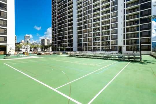 Poolside Waikiki With Diamond Head Views, 1 Block From Free Parking Honolulu
