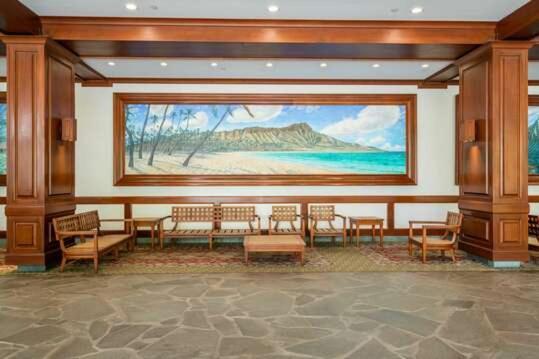 Poolside Waikiki With Diamond Head Views, 1 Block From Free Parking * Honolulu