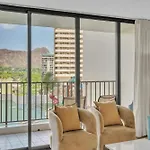 Poolside Waikiki Condo With Diamond Head Views, 1 Block From Beach Plus Free Parking