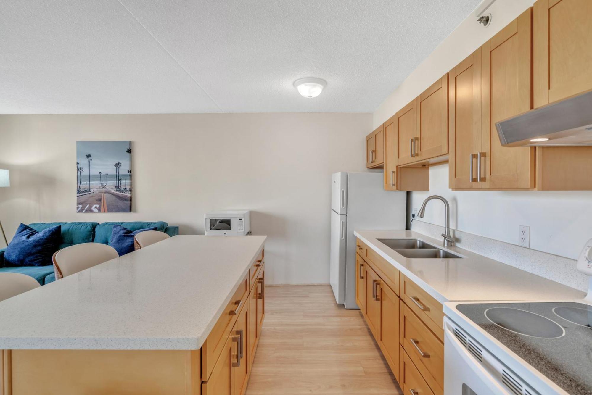 Apartment Poolside Waikiki With Diamond Head Views, 1 Block From Free Parking Honolulu