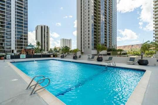 Poolside Waikiki With Diamond Head Views, 1 Block From Free Parking