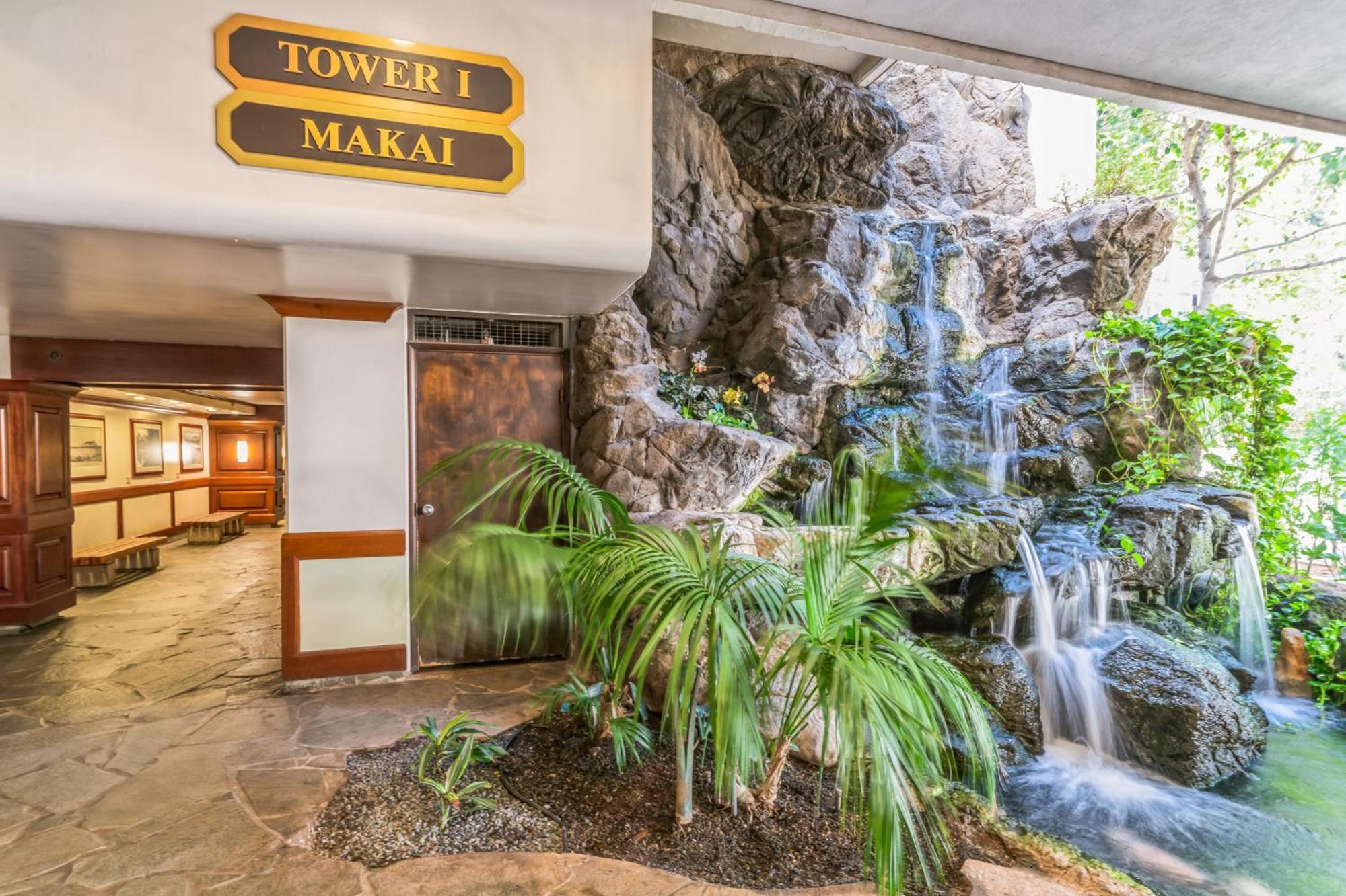Poolside Waikiki With Diamond Head Views, 1 Block From Free Parking Honolulu