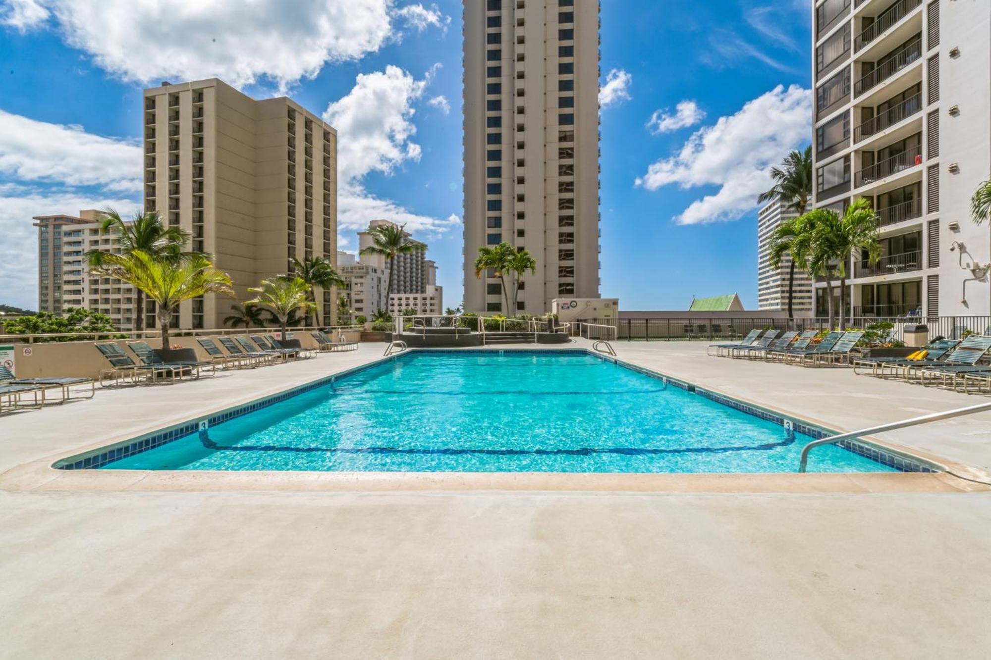 Poolside Waikiki With Diamond Head Views, 1 Block From Free Parking Apartment Honolulu